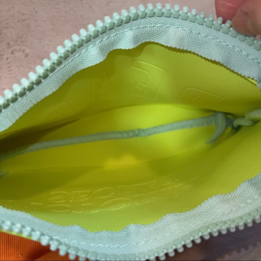 Victoria’s Secret Beach Bag - neon yellow - NWOT - Picture 4 of 10